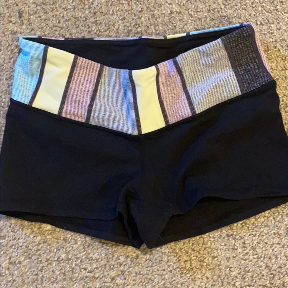 Lulu Lemon booty shorts